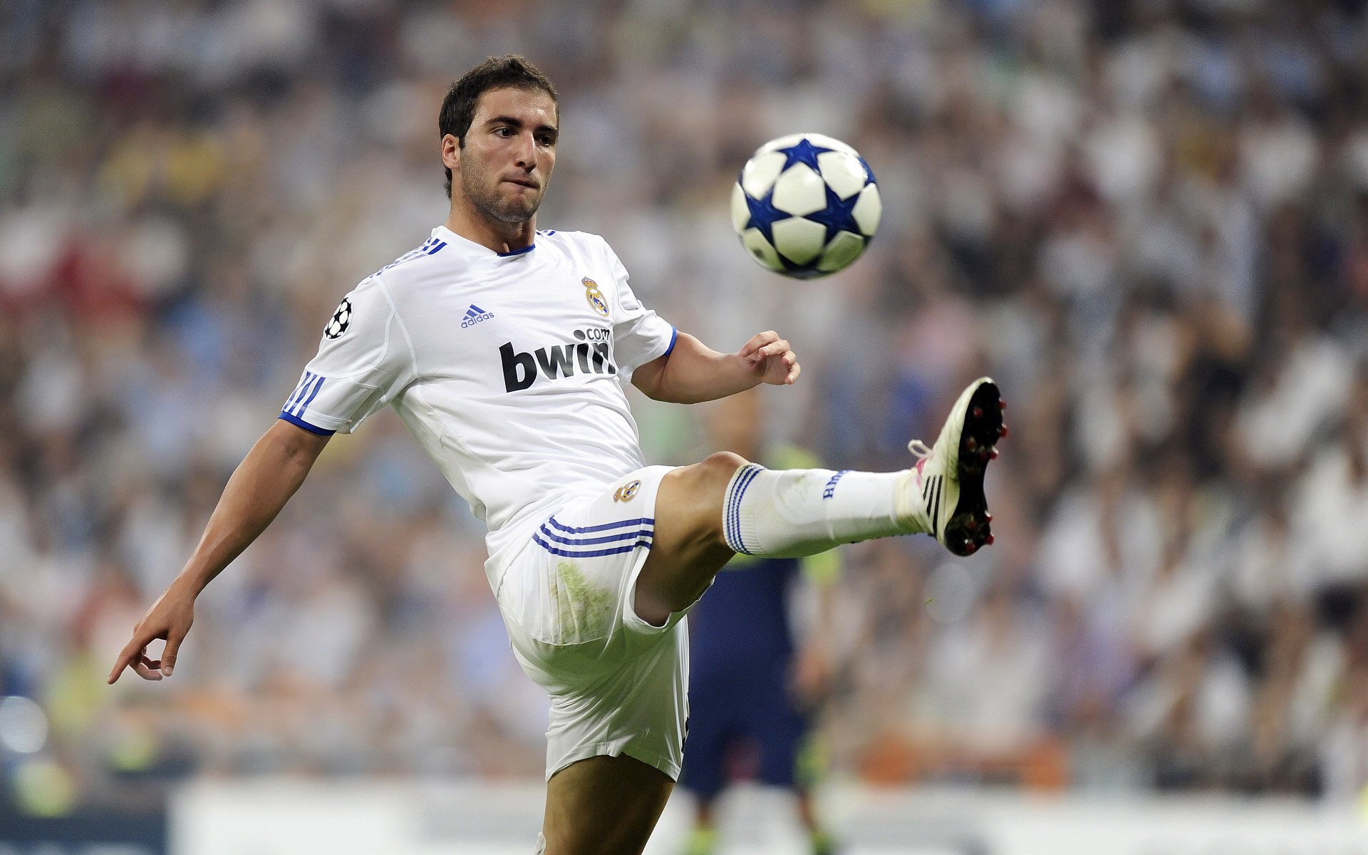 Uzi赛事官方发布高光表现新规，C9争议不断！