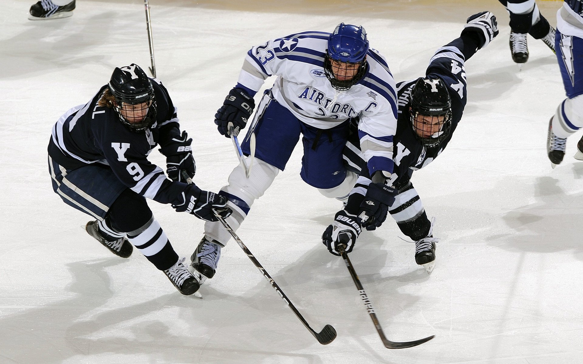 Uzi回归赛场，大胜首场状态亮眼，公牛观众沸腾！