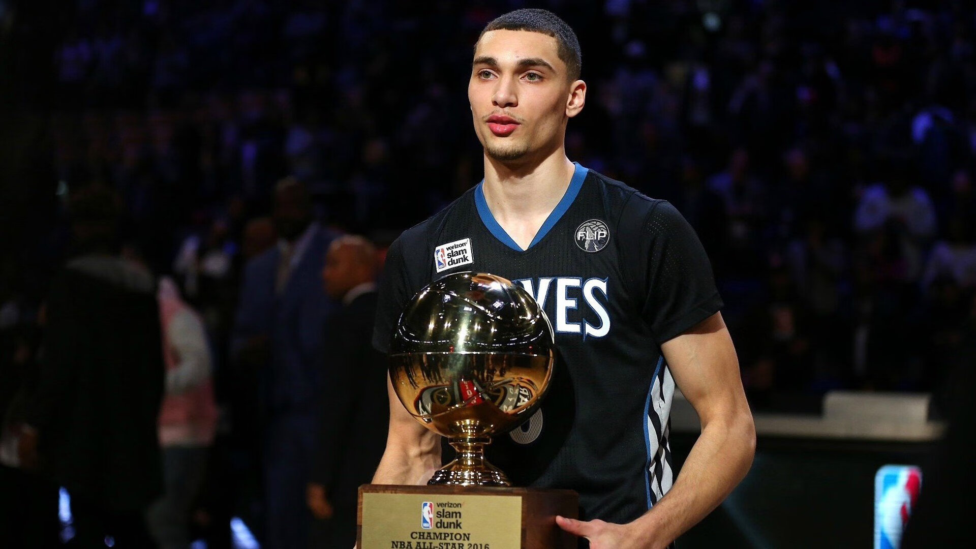 Uzi回归赛场，大胜首场状态亮眼，公牛观众沸腾！